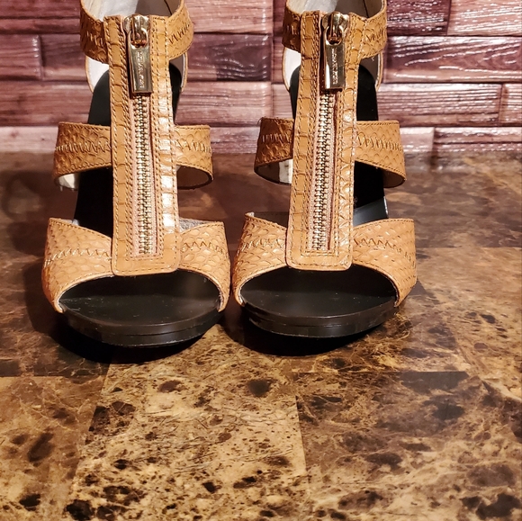 Michael Kors Berkley T Strap Peanut Embossed Sandals - Picture 9 of 9